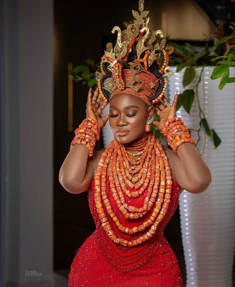 Benin Bride, Edo Brides, African Head Dress, Nigerian Traditional Wedding, African Bridal Dress, Nigerian Outfits, African Traditional Wedding Dress, Nigerian Bride, African Wedding Attire