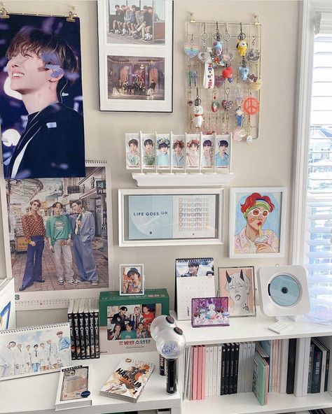 credit to owner<3 Kpop Albums Shelf, Desk Idea, Army Accessories, Bts Room, Army Room Decor, Kpop Room, Army Room, Dream Library, Room Stuff