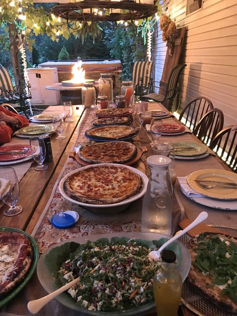 It’s almost unheard of to have nice enough weather to eat outside in October in Pennsylvania, so when the opportunity presented itself, my parents dove all in to throw a beautiful outdoor, rustic pizza party for my sister and I. Their outdoor patio is literally what dreams are made of, with the sound of a... Harvest Backyard Party, Boho Pizza Party, Cute Pizza Party Ideas, Outside Eating Ideas, Hosting Pizza Night, Homemade Pizza Dinner Party, Party Hosting Ideas Entertaining, Pizza And Pasta Dinner Party, Outdoor Dinner Ideas Food