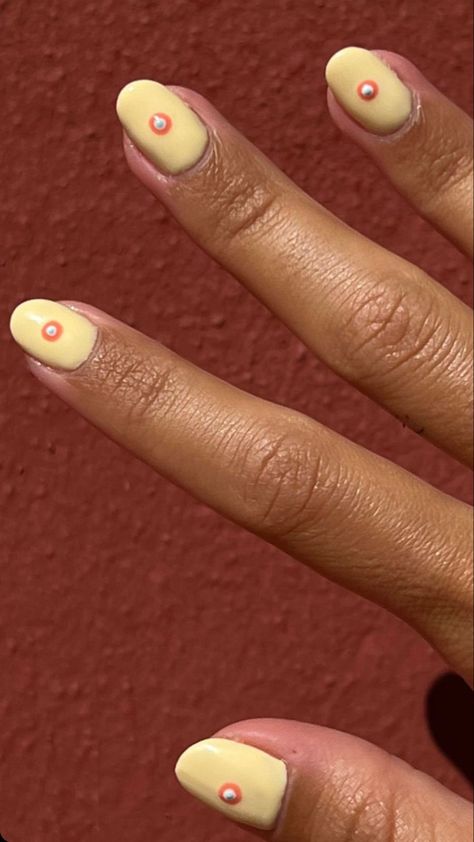 Aesthetic Short Natural Nails, Self Painted Nails, Hippie Nails Simple, Semipermanent Nails, Mens Nails, Hippie Nails, Simple Gel Nails, Summery Nails, Minimal Nails