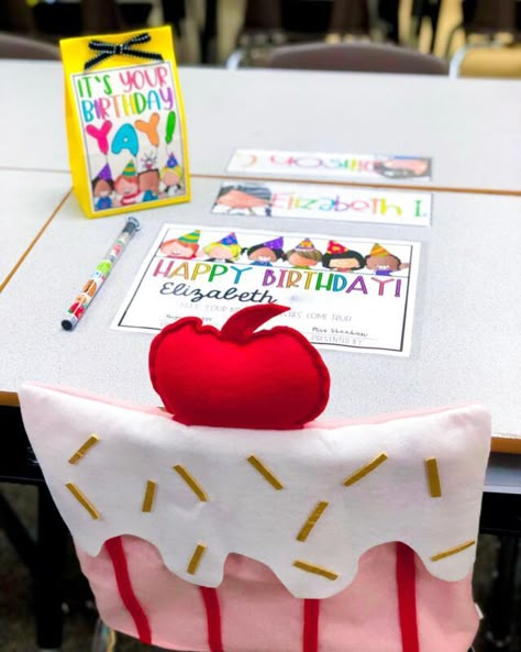 Classroom Birthday Gifts, Classroom Birthdays, Organizers Diy, Birthday Certificate, Student Birthday Gifts, Diy Storage Solutions, Class Birthdays, Classroom Tour, Student Birthdays