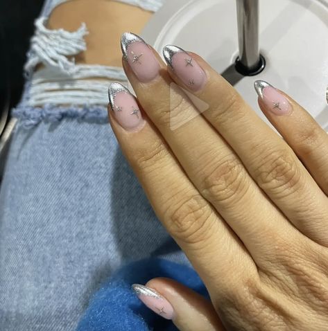 Star Nails Silver, Star Metallic Nails, Chrome Star Nails Short, Metallic Tip Nails, Chrome Nails With Stars, Almond Chrome Star Nails, Silver Chrome Stars Nails, Silver Star Nails, Colored French Tips