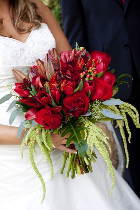 Homecoming Bouquet Ideas Red, Prom Bouquets For Red Dress, Red Prom Bouquet Ideas, Red Prom Bouquet, Red Bridal Bouquet Summer, Wedding Perfumes, White Green And Red Bouquet, Red And White Flower Bouquets Prom, Bouquet Prom