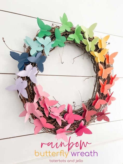 Easy Rainbow Butterfly Spring Wreath. Cut butterflies out of pretty paper for a happy rainbow wreath you can use all summer long! Paper Wreath Tutorial, Spring Wreath Tutorial, Diy Paper Butterfly, Butterfly Garland, Butterfly Spring, Rainbow Wreath, Moss Wreath, Spring Basket, Easter Wreath Diy