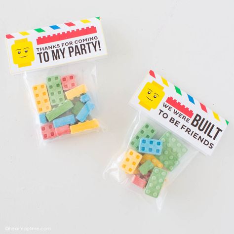 Free printable LEGO tags that would make a great party favor or Valentine! So fun! Lego Tags Free Printable, Lego Thank You Tags Free Printable, Homemade Crayons, Lego Party Favors, Lego Crayons, Lego Friends Birthday, Printable Lego, Lego Candy, Lego Ninjago Party