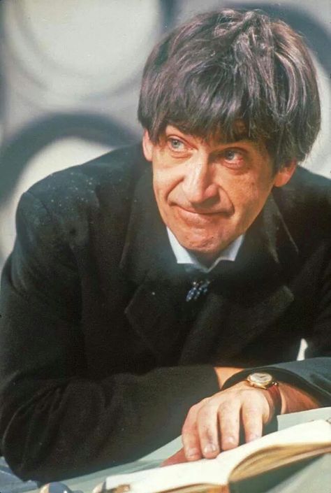 The Doctor Scifi Fashion, 2nd Doctor, Patrick Troughton, Original Doctor Who, Peter Davison, William Hartnell, 4th Doctor, Classic Doctor Who, Dads Birthday