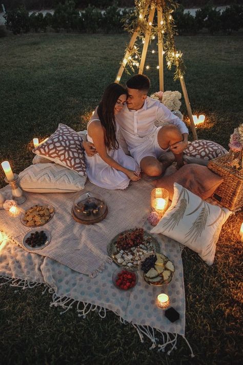 50 Candles, Romantic Date Night Ideas, Picnic Inspiration, Romantic Surprise, Cute Date Ideas, Romantic Picnics, Light Up Letters, Romantic Date Ideas, Picnic Date