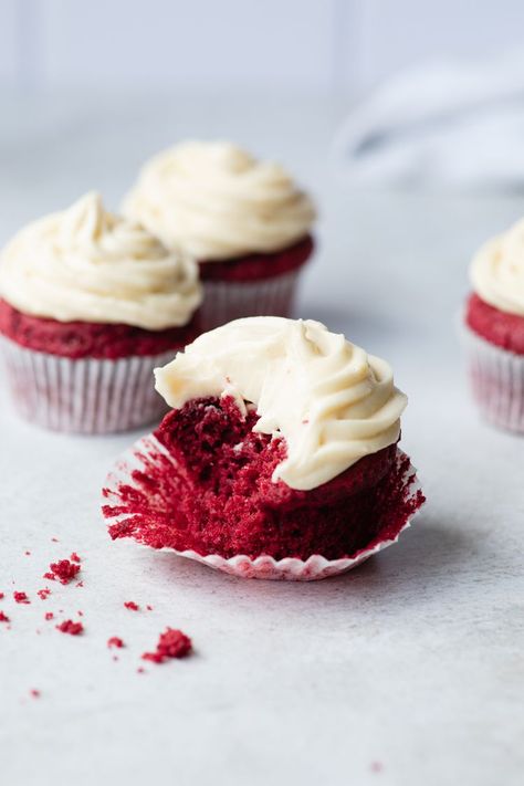 Cute Red Velvet Cupcakes, Red Velvet Cupcake With Cream Cheese Frosting, Redvelvet Cupcakes Recipe, Red Velvet Cupcakes Cream Cheese Icing, Bakery Style Red Velvet Cupcakes, Vanilla Cream Cheese Frosting, Cupcakes With Cream Cheese Frosting, Cream Cheese Frosting Recipe, Red Velvet Cupcakes