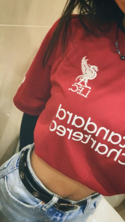 Red Football Jersey Outfit, Liverpool Girl Fan, Liverpool Girl, Liverpool Women, Liverpool Girls, Liverpool Jersey, Darwin Nunez, Football Girl, Senior Jackets