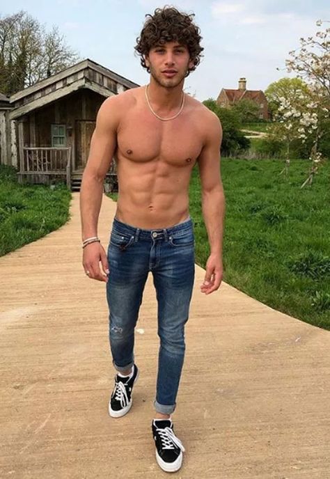 The new Eyal Booker? Love Island's Joe Garratt wants to find a 'powerful love' on the show - Daily Star Eyal Booker, Types Of Guys, Island Man, Daily Star, Old London, Hottest Guy Ever, Cute Celebrity Guys, Shirtless Men, Love Island