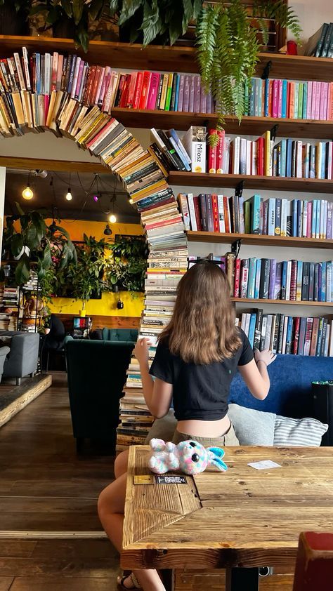 Small Bookstores Ideas, Used Book Store Aesthetic, Witchy Bookstore Aesthetic, Coffee Shop Bookstore Cozy, Cozy Book Store Cafe, Small Bookstore Cafe Aesthetic, Book Store Bakery, Coffee Shop At Home Ideas, Coffee Book Shop Design