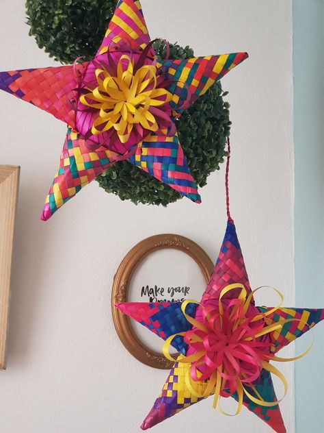 Mexican Christmas Traditions, Star Pinata, Cactus Craft, Star Christmas Tree, Mexican Christmas, Mexican Embroidery, Star Christmas, Origami Crafts, Christmas Tree Ornament