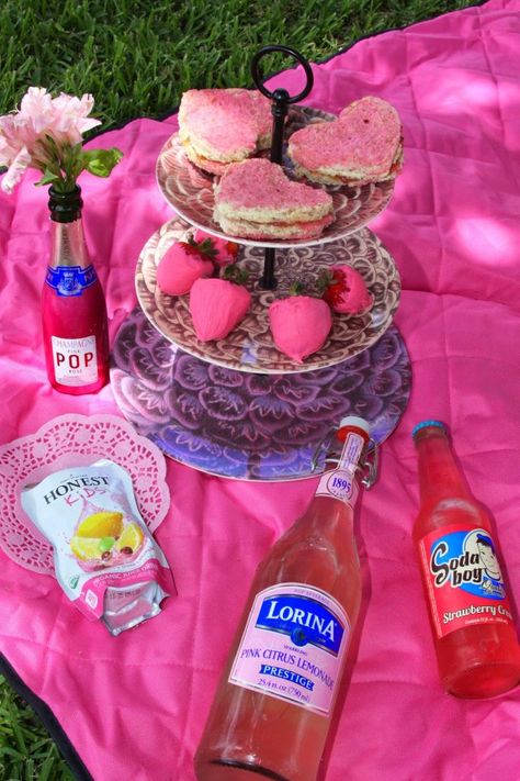 Pretty in Pink Party and Picnic | Pink Painted Sandwiches and Hot Pink Strawberries - For the Love of Food Pink Party Snacks, Pink Theme Birthday, Pink Party Ideas, Pretty In Pink Party, Pink Party Foods, How To Make Pink, Pink Picnic, Pink Party Theme, Pink Strawberries