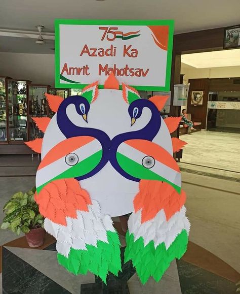 Independence Day Selfie Point, Republic Day School Decoration, Independence Day Art For Kids, Tri Colour Craft For Independence Day, Republic Day Charts For School, 26 January Republic Day Decoration In School, Independence Day Board Ideas, Republic Day Chart Ideas, Republic Day Bulletin Board Ideas