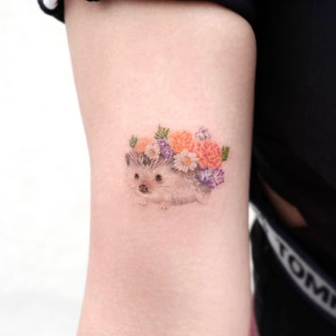 Hedgehog Tattoo, Classy Tattoos For Women, Small Dragonfly Tattoo, Dinosaur Tattoos, Mini Tattoo, Cute Tiny Tattoos, Delicate Tattoo, Inspiration Tattoos, Best Friend Tattoos