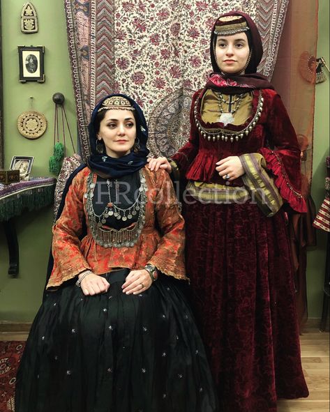 it is based on the private collection of FR 📍Azerbaijan,Baku Azerbaijan Clothing, Azerbaijan Culture, National Clothes, Baku Azerbaijan, National Costume, National Dress, Textile Jewelry, Traditional Costume, Traditional Dress