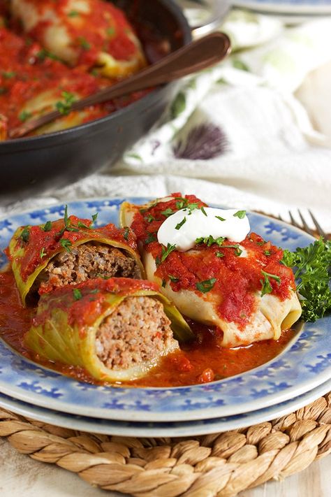 How to Make the BEST Stuffed Cabbage Rolls | TheSuburbanSoapbox.com Polish Stuffed Cabbage, Boiled Cabbage, Stuffed Cabbage Rolls, Chicken Noodle Soup Easy, Beet Soup, Cabbage Rolls Recipe, Stuffed Cabbage, Cooked Cabbage, Fried Cabbage