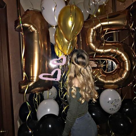 birthday ~ 15 years ~ ballons ~ girl ~ dark ~ evening 15 Year Girl Birthday Party Ideas, Birthday 15, 15th Birthday Party Ideas, Balloon Pictures, Cute Birthday Pictures, Cute Birthday Ideas, Party Aesthetic, Shadow Photography, Happy Birthday Quotes For Friends