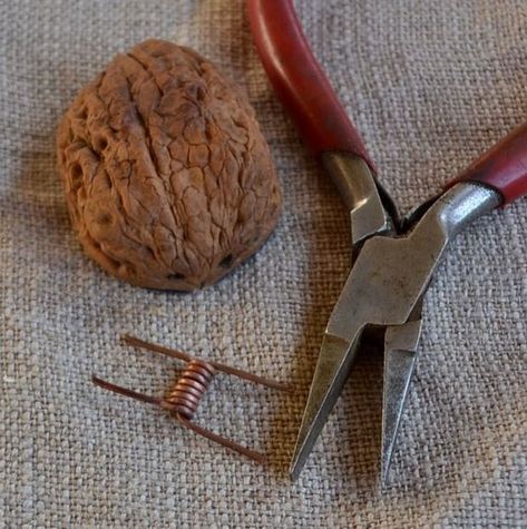 Walnut Shell Crafts, Cute Jewelry Box, Walnut Jewelry, Handmade Gifts For Boyfriend, Acorn Crafts, Copper Plating, Gourds Crafts, Walnut Shell, Handmade Jewelry Diy