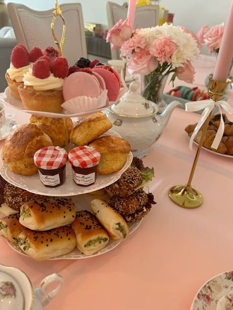 Tea Party Aesthetic, Autumn Tea Party, Birthday Cake Decorating Ideas, Birthday Tea Party, Girly Birthday Party, English Tea Party, Coffee Party, High Tea Party, Tea Party Theme