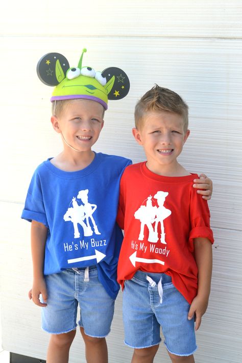 DIY Toy Story Tshirt perfect for your next Disney vacation. Free Cricut file! Shirts With Cricut, Silhouette Disney, Disney Shirts For Men, Toy Story Shirt, Diy Disney Shirts, Free Cricut, Diy Disney, Womens Disney Shirts, Disney Fantasy