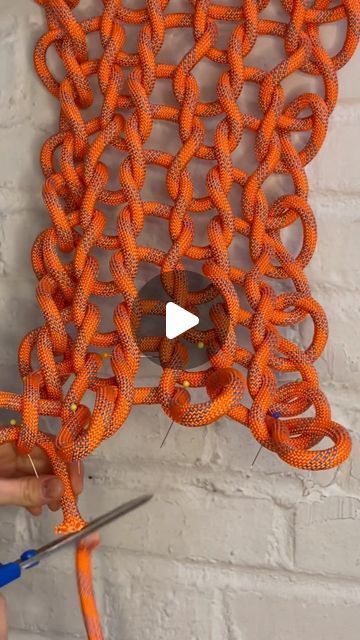 Climbing Rope Bag, Paracord Weaves, Chunky Accessories, Rope Diy, Weaving Rug, My Bags, Climbing Rope, Rope Bag, Bags Tutorial