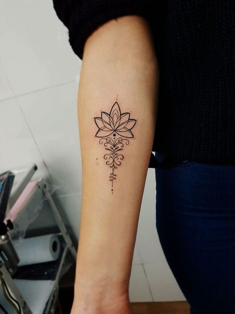 Forearm Tattoo Girl, Lotusblume Tattoo, Small Mandala Tattoo, Tato Tradisional, Bts Tattoos, Small Forearm Tattoos, Unalome Tattoo, Forarm Tattoos, Forearm Tattoo Women