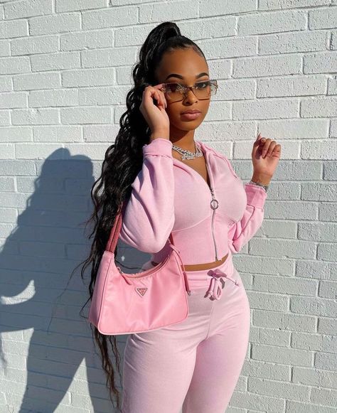 This girlllll 💕 @mari.raw period. #pinkfeed #2000seasthetic #y2kbaddie #blackfashion #blacky2k #2000sology #cultureology… Velour Tracksuit 2000s, Pink Tracksuit Outfit, Velour Tracksuit Outfit, Girly Aesthetic Outfit, Pink Velour Tracksuit, Pink Tracksuit, 2000s Outfit, Miami Outfits, Tracksuit Outfit