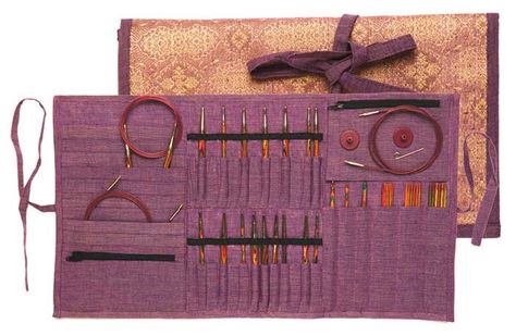 Next sewing project: a needle case along this idea to match my knitting bag Knitting Case, Diy Tricot, Knitting Needle Case, Wool Crochet, Needle Cases, Knitting Tools, Needle Case, Knitting Supplies, Sewing Bags