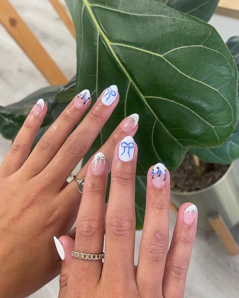 blueberries and bows!! what more do you need ?! 😍😍💙 #nails #utahnails #stgeorgeut #nailsnailsnails #nailstagram #nailart #nailaddict #sogelnails #nail #hemafree Blue Bow Nails, Dump Nails, Blueberry Nails, Disneyland Nails, Bow Nails, Navy Nails, Baby Blue Nails, Short Gel Nails, 4th Of July Nails