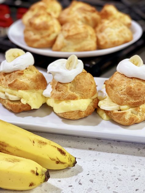 Banana Pudding Cream Puffs, Banana Pastry Cream Filling, Banana Cream Donut, Banana Cream Puffs, Big Cream Puffs, Bavarian Cream Puffs, Large Cream Puffs, Choux Buns, Phyllo Recipes