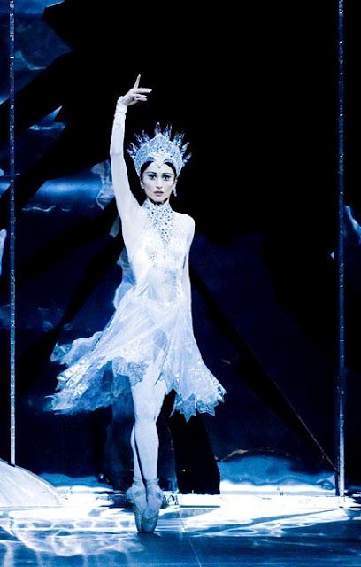 . Ballet Tiaras, Ballet Headpieces, White Witch, Ice Dance, I Love Winter, Ballet Tutu, Ballet Beautiful, Ballet Costumes, Snow Queen