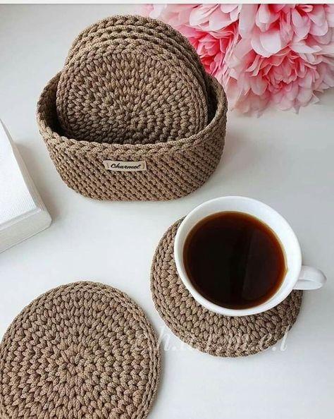 Crocheted Coasters, Aesthetic Patterns, Crochet Placemat Patterns, Crochet Coasters Free Pattern, Random Crafts, Crochet Aesthetic, Crochet Coaster Pattern, Crochet Braid Styles, Crochet Basket Pattern