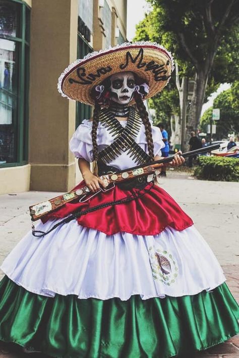 Mexican Theme Party Outfit, Mexico Costume, Catrina Costume, Sugar Skull Artwork, Skulls And Bones, Low Rider Girls, Mexican Fashion, Mexican Heritage, Cute Couple Halloween Costumes