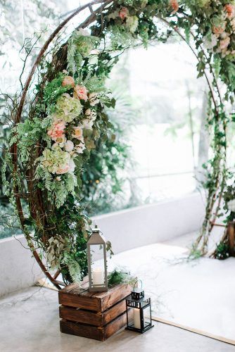 Rustic Wooden Crates Wedding Ideas ★ See more: https://www.weddingforward.com/wooden-crates-wedding-ideas/2 Wooden Crates Wedding, Wedding Arch Rustic, Deco Champetre, Wedding Ceremony Backdrop, Wedding Wreaths, Ceremony Arch, Modest Wedding, Ceremony Backdrop, Floral Arch