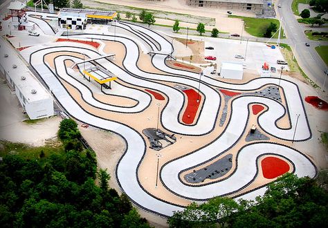 3600 West Hwy 76 Branson, MO 65616   3,500 foot state-of-the-art concrete raceway… the longest high speed racing kart track in North America! Fast Go Karts, Go Kart Track, Go Kart Tracks, Indoor Track, Go Kart Racing, Diy Go Kart, Dirt Bike Girl, Branson Mo, Go Carts