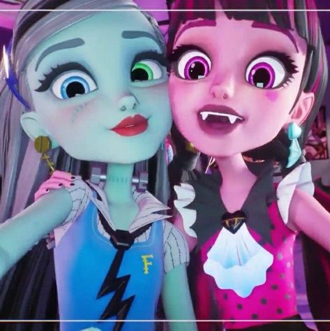 Monster High Frankie And Draculaura, Frankie X Draculaura, Iconic Duos Best Friends Cartoon, Draculaura And Frankie, Duo Characters, Cartoon Movie Characters, You Are My Moon, Hello Kitty Wallpaper Hd, Monster High Pictures