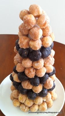 Donut hole topiary tips Breakfast For Mom, Engagement Brunch, Birthday Breakfast Party, Breakfast Birthday, Donut Themed Birthday Party, Doughnut Holes, Sprinkle Shower, Birthday Breakfast, Donut Holes