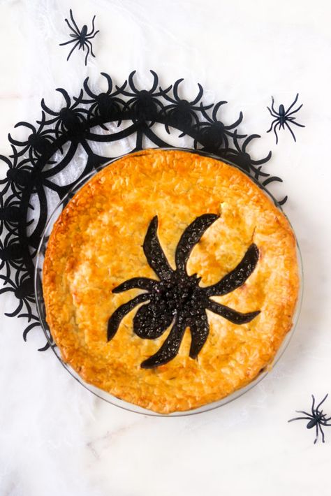 Halloween Pie Crust, Halloween Pie, Spooky Desserts, Halloween Themed Snacks, Creamy Chocolate Cheesecake, Pie Art, Recipe Inspirations, Halloween Tea Party, Pie Crust Designs