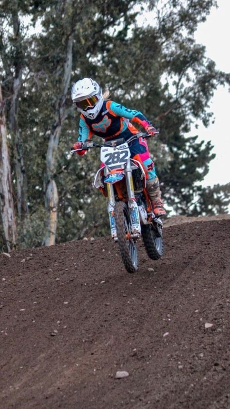 Womens Dirt Bike Gear, Cross Motor, Motocross Outfits, Motocross Equipment, Dirt Bike Riding Gear, Ktm Dirt Bikes, Motocross Girls, Dirt Motorcycle, Dirt Bike Gear