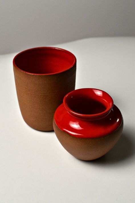 Red Glaze Pottery, Red Clay Glaze Ideas, Spray Paint Lamps, Red Clay Pottery, Pottery Decoration, Red Pottery, Red Glaze, Painting Lamps, Clay Bowl