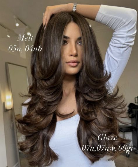 Edgy Hair Color, Medium Length Wavy Hair, Rambut Brunette, Haircuts For Long Hair With Layers, Brunette Balayage Hair, Dark Brown Hair Color, Balayage Brunette, Long Layered Hair, Haircuts For Long Hair