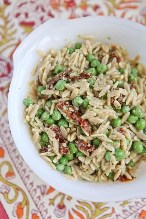 Easy Healthy Side Dishes, Healthy Pesto, Pea Pesto, Orzo Recipes, Vegetarian Main Dishes, Pea Recipes, Healthy Side Dishes, Whole Wheat, Orzo