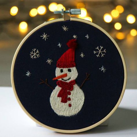 Embroidered Snowman, Hoop Decor, Embroidery Hoop Decor, Snowman Embroidery, Modern Hand Embroidery, Embroidery Ornaments, Our First Christmas Ornament, Snowman Christmas Decorations, Christmas Embroidery Patterns