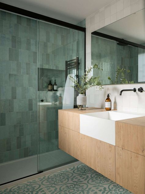 Casa Iradier by The Room Studio Bathroom In Green, Butlers Sink, Scandi Bathroom, Scandinavian Bathroom Design, Sliding Shower Screens, Scandinavian Kitchen Design, Light Wood Cabinets, Best Bathroom Designs, Room Studio