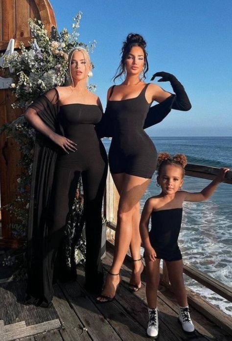 Natalie And Olivia, Dinner By The Sea, Natalie Halcro, Kily Jenner, Taytum And Oakley, Kylie Jenner Look, How To Look Expensive, Moms Goals, Instagram Family