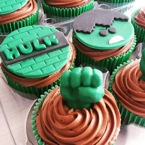 Hulk Birthday Cupcakes, Hulk Cupcakes Ideas, Hulk Cupcake Toppers, Flan Cupcakes, Hulk Cupcakes, Hulk Birthday Cakes, Hulk Birthday Parties, School Cupcakes, Hulk Party