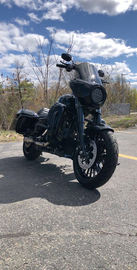 Performance bagger Road King Club Style, Performance Bagger, Two Door Jeep Wrangler, Harley Bagger, Street Glide Harley, King Club, Custom Street Bikes, Custom Baggers, Bike Ideas