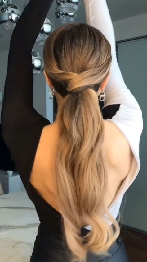 Open Back Hairstyles, Elegant Bun Hairstyles Classy, Hair Styles For Open Back Dress, Easy Updos For Long Hair For Beginners, Cocktail Party Hair, Hairstyles For Office, Business Casual Hairstyles, Hair Upstyles, Peinados Recogidos