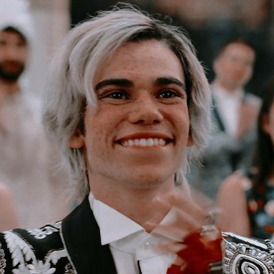 Fam Aesthetic, Carlos Descendants, Cameron Boyce Descendants, Dianne Doan, Descendants Oc, Descendants Dr, Cameron Boys, Descendants Characters, Kenny Ortega